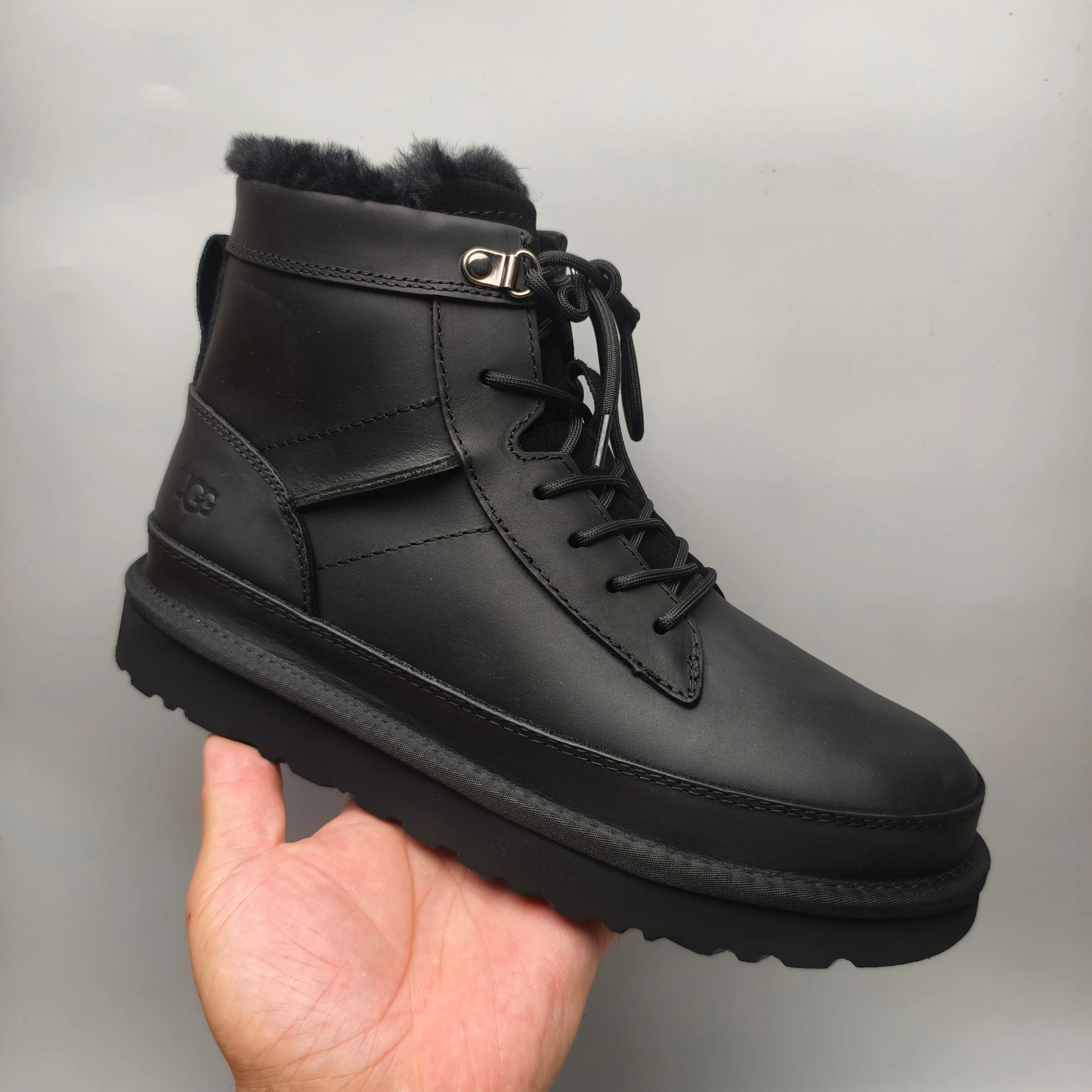 💰720 UGG sheepskin all-in-one snow boots 4580 mid-top patent leather lace-up side zipper men's color matching: black maroon matching code: 39-45